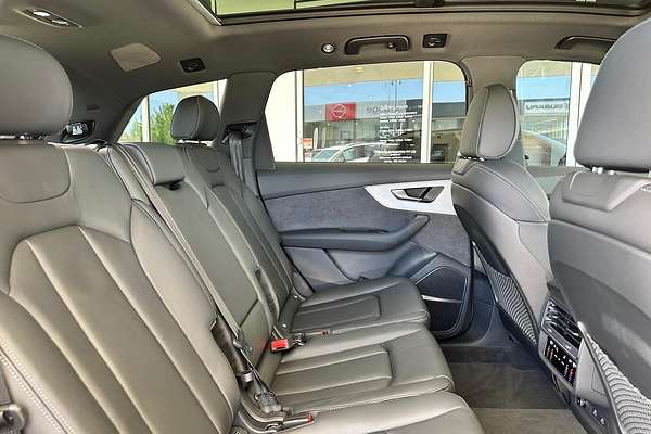 2025 Audi Q7 55 TFSI S line 4M