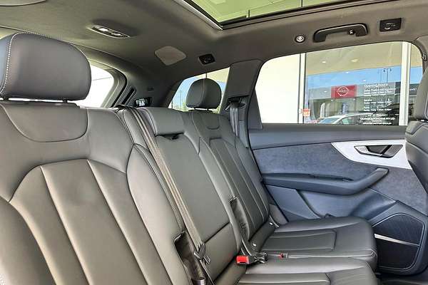 2025 Audi Q7 55 TFSI S line 4M