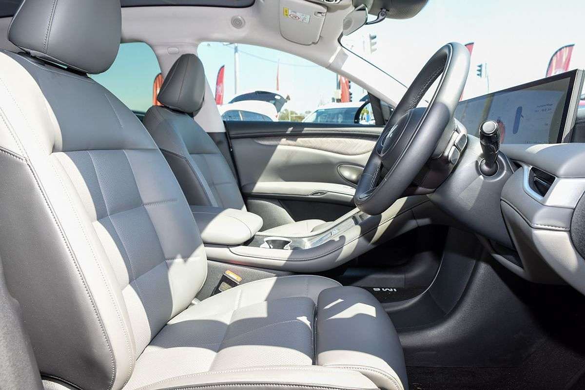 2025 MG IM6 Platinum S12L