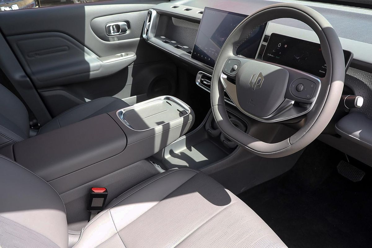 2025 Leapmotor B10 Design LR A12