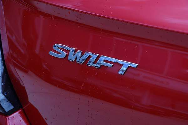 2025 Suzuki Swift Hybrid UZ