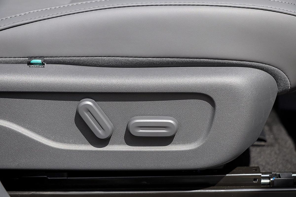 2025 Leapmotor B10 Design LR A12