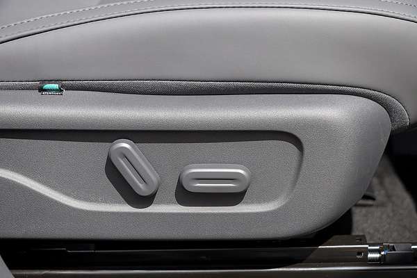 2025 Leapmotor B10 Design LR A12