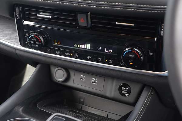 2025 Nissan X-TRAIL ST-L T33