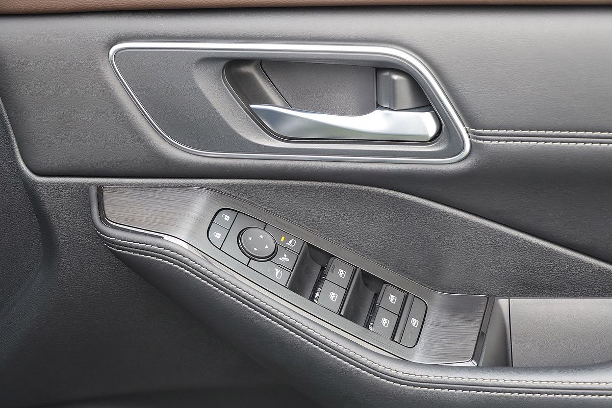 2025 Nissan X-TRAIL ST-L T33