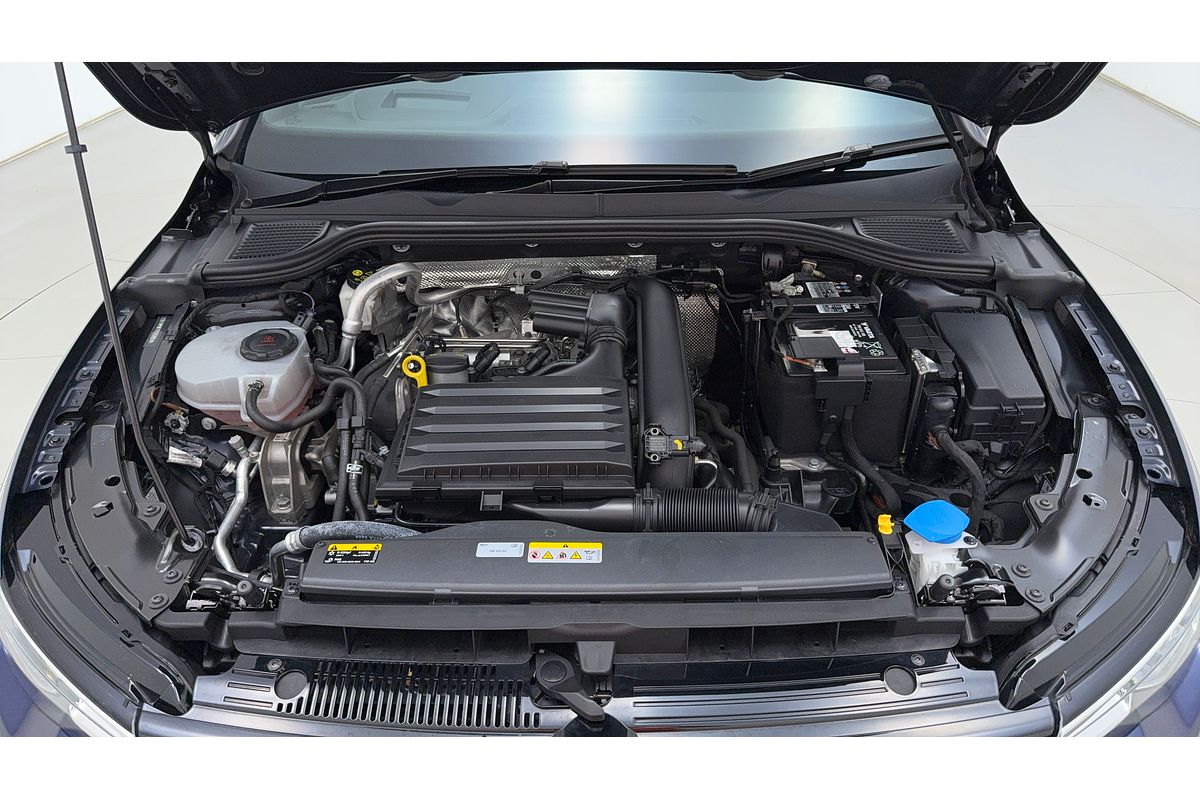 2021 Volkswagen Golf 110TSI R-Line 8