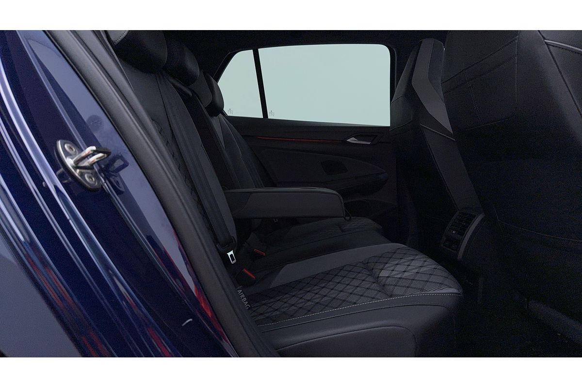 2021 Volkswagen Golf 110TSI R-Line 8