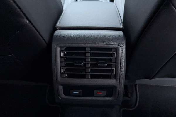 2021 Volkswagen Golf 110TSI R-Line 8