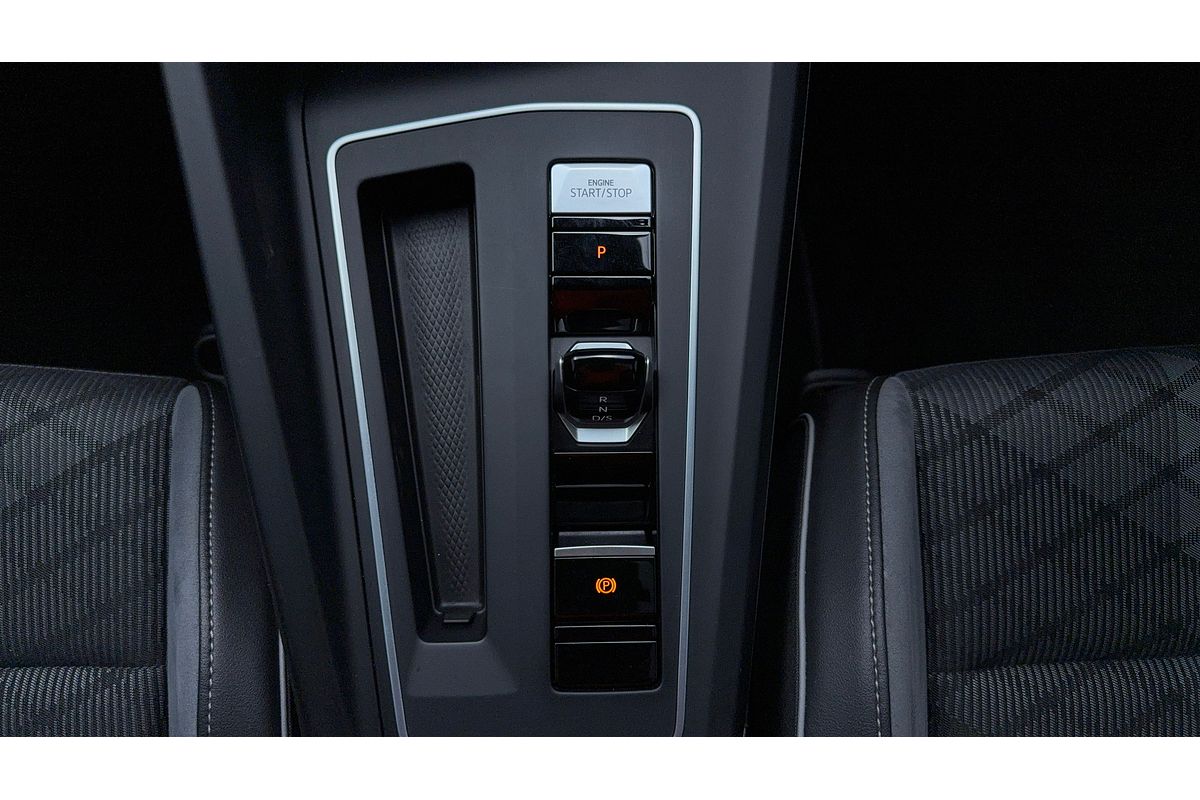 2021 Volkswagen Golf 110TSI R-Line 8