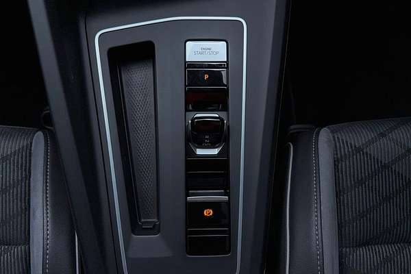 2021 Volkswagen Golf 110TSI R-Line 8