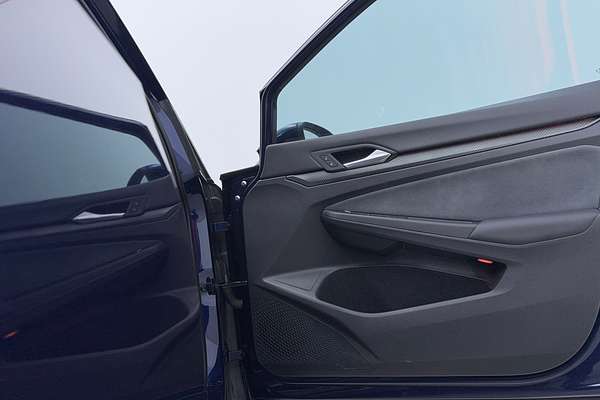 2021 Volkswagen Golf 110TSI R-Line 8