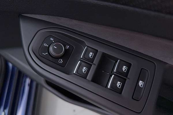 2021 Volkswagen Golf 110TSI R-Line 8