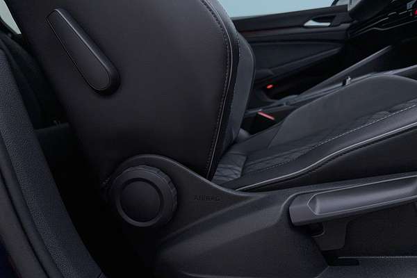 2021 Volkswagen Golf 110TSI R-Line 8