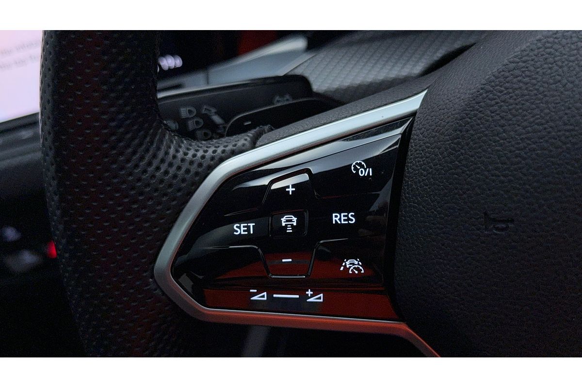 2021 Volkswagen Golf 110TSI R-Line 8