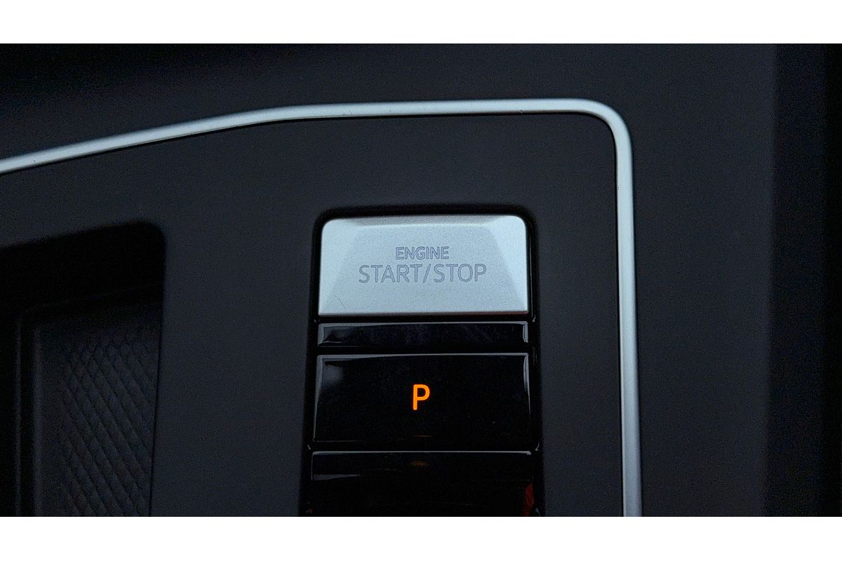 2021 Volkswagen Golf 110TSI R-Line 8