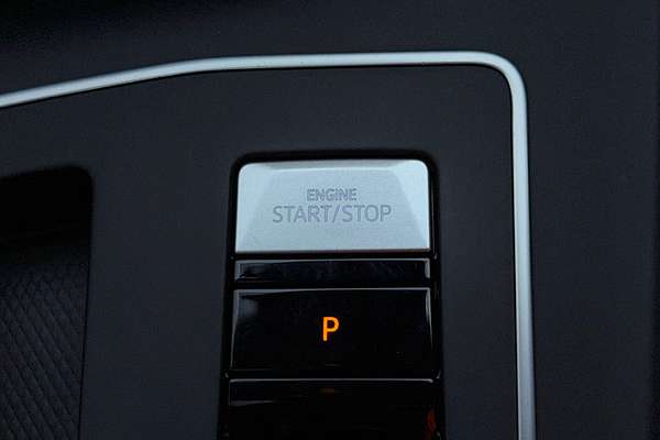 2021 Volkswagen Golf 110TSI R-Line 8