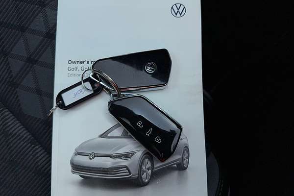 2021 Volkswagen Golf 110TSI R-Line 8