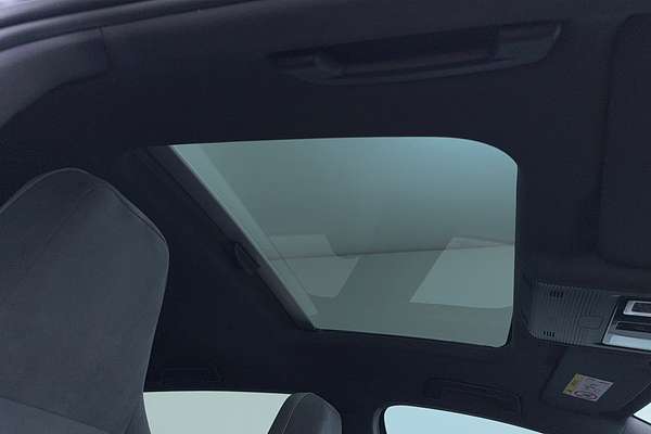 2021 Volkswagen Golf 110TSI R-Line 8