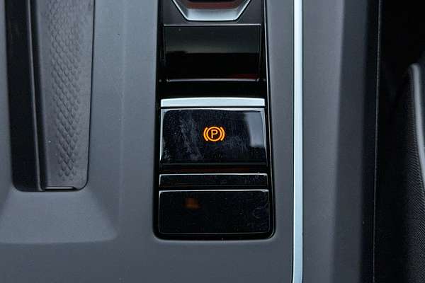 2021 Volkswagen Golf 110TSI R-Line 8