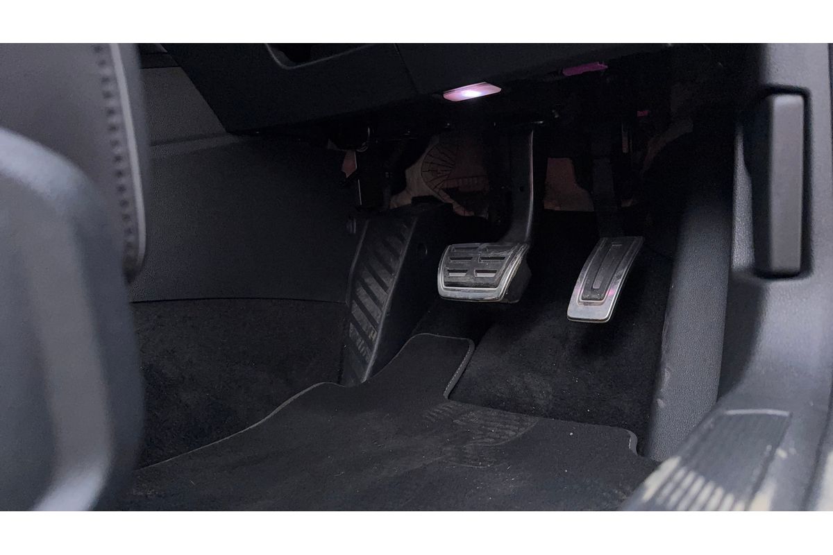 2021 Volkswagen Golf 110TSI R-Line 8