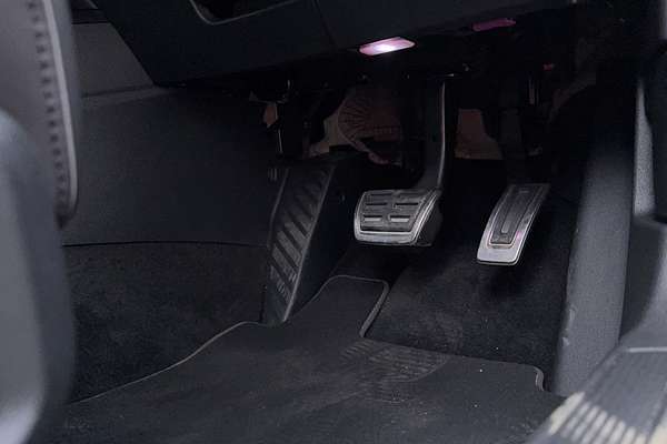 2021 Volkswagen Golf 110TSI R-Line 8