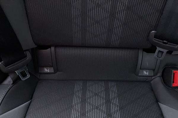 2021 Volkswagen Golf 110TSI R-Line 8