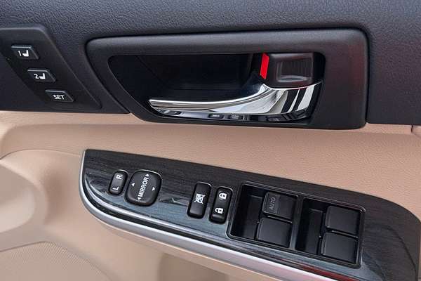 2016 Toyota Camry Atara SL ASV50R