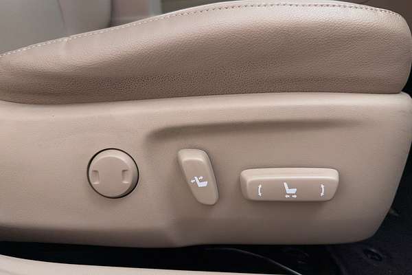 2016 Toyota Camry Atara SL ASV50R