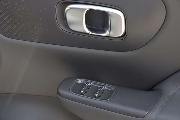 2025 Leapmotor B10 Design LR A12