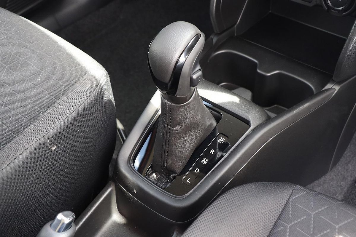 2025 Suzuki Swift Hybrid UZ