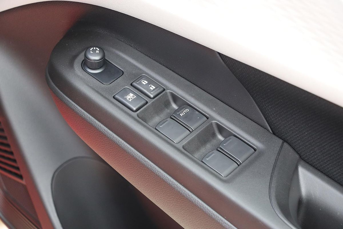 2025 Suzuki Swift Hybrid UZ