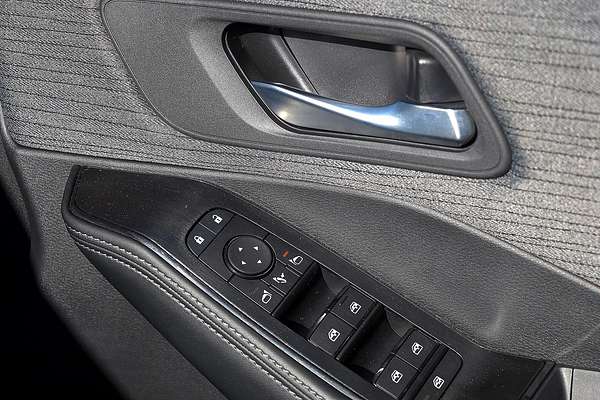 2025 Nissan X-TRAIL ST T33