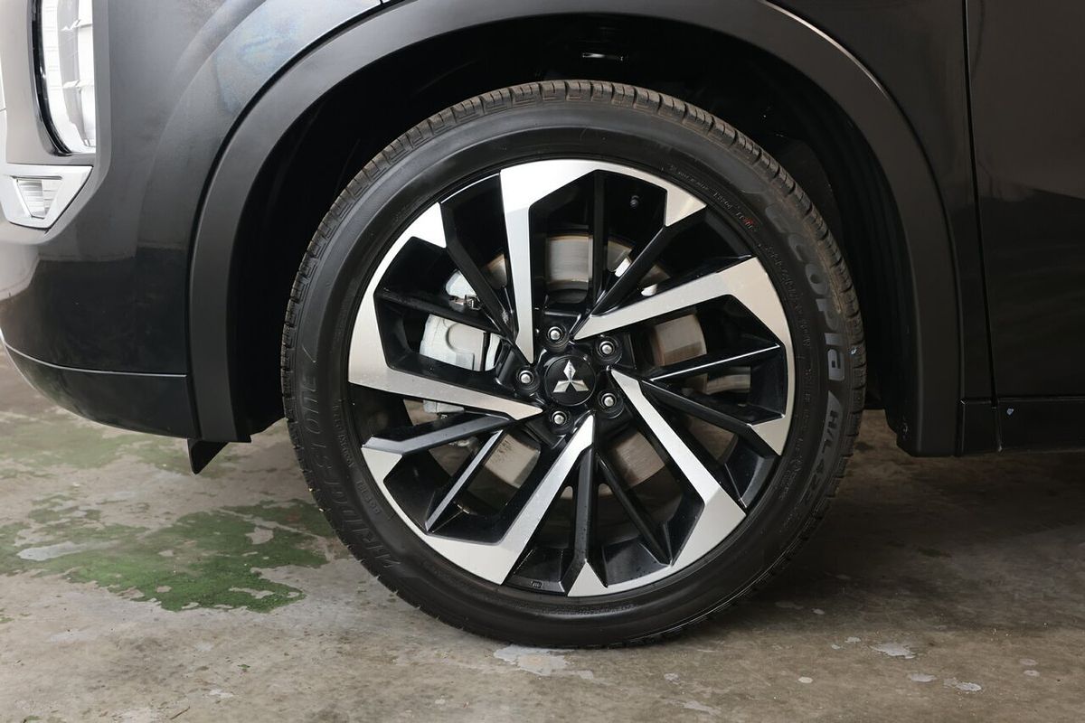 2024 Mitsubishi Outlander Exceed ZM