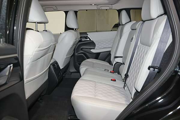 2024 Mitsubishi Outlander Exceed ZM