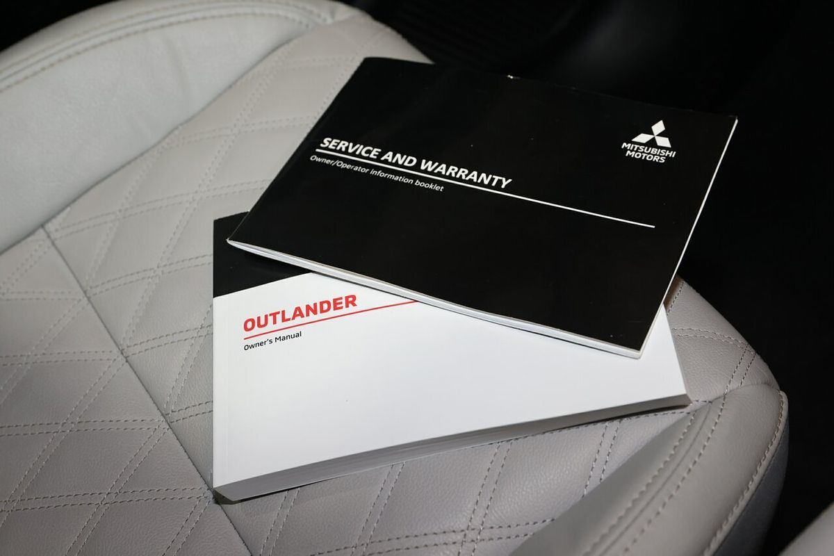 2024 Mitsubishi Outlander Exceed ZM