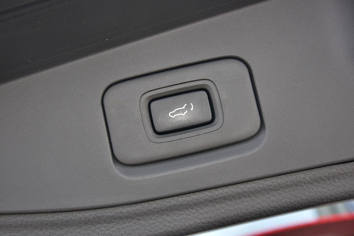 2023 Isuzu MU-X LS-T