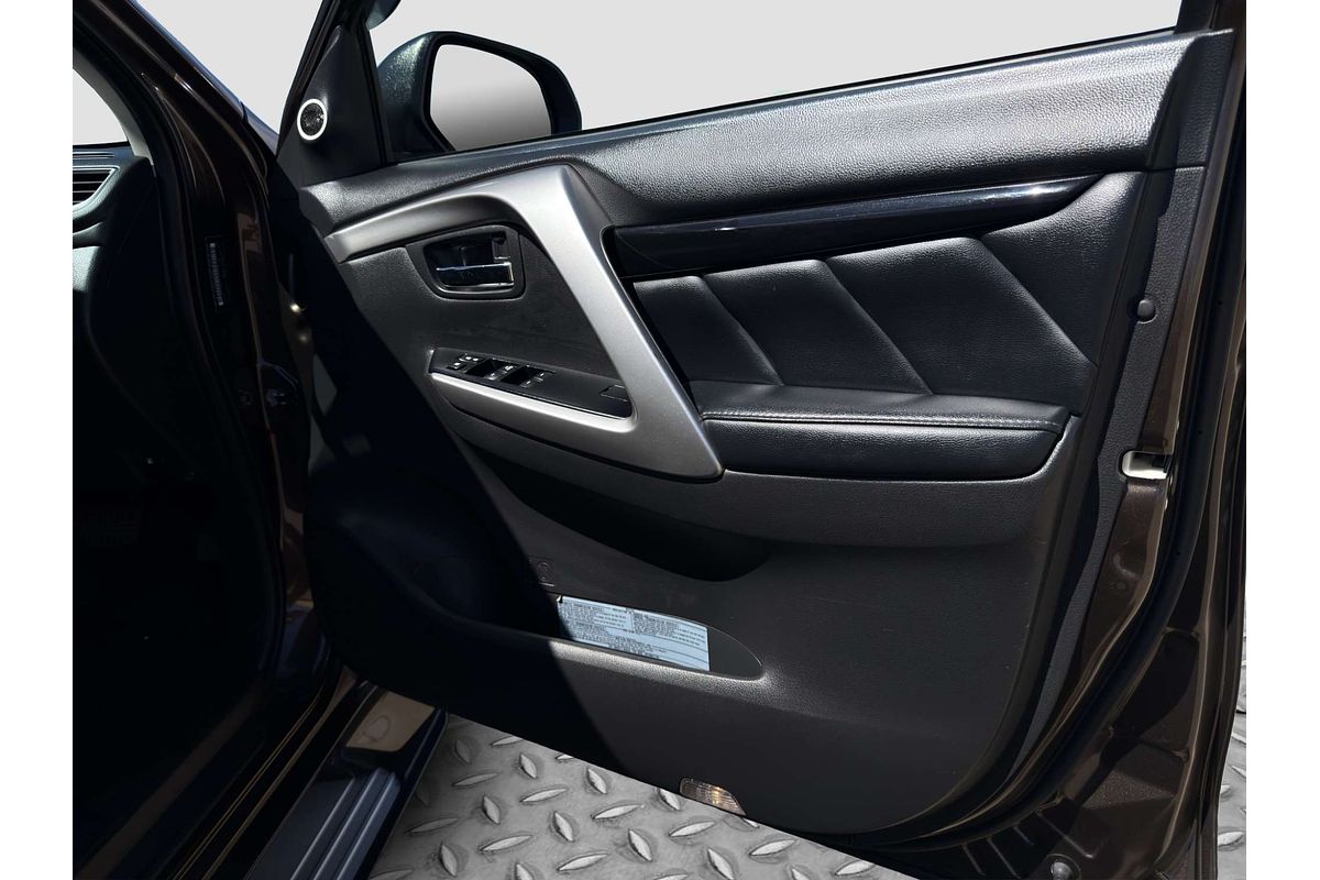 2017 Mitsubishi PAJERO SPORT EXCEED (4x4) 7 SEAT MY17