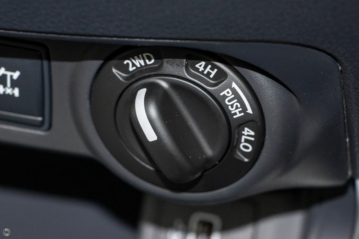 2025 Nissan Navara ST D23 4X4