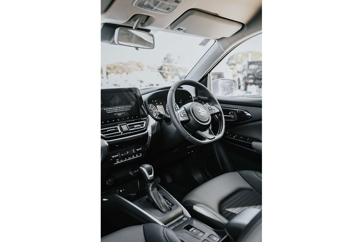 2025 Suzuki Swift Hybrid Plus UZ