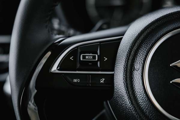 2025 Suzuki Swift Hybrid Plus UZ