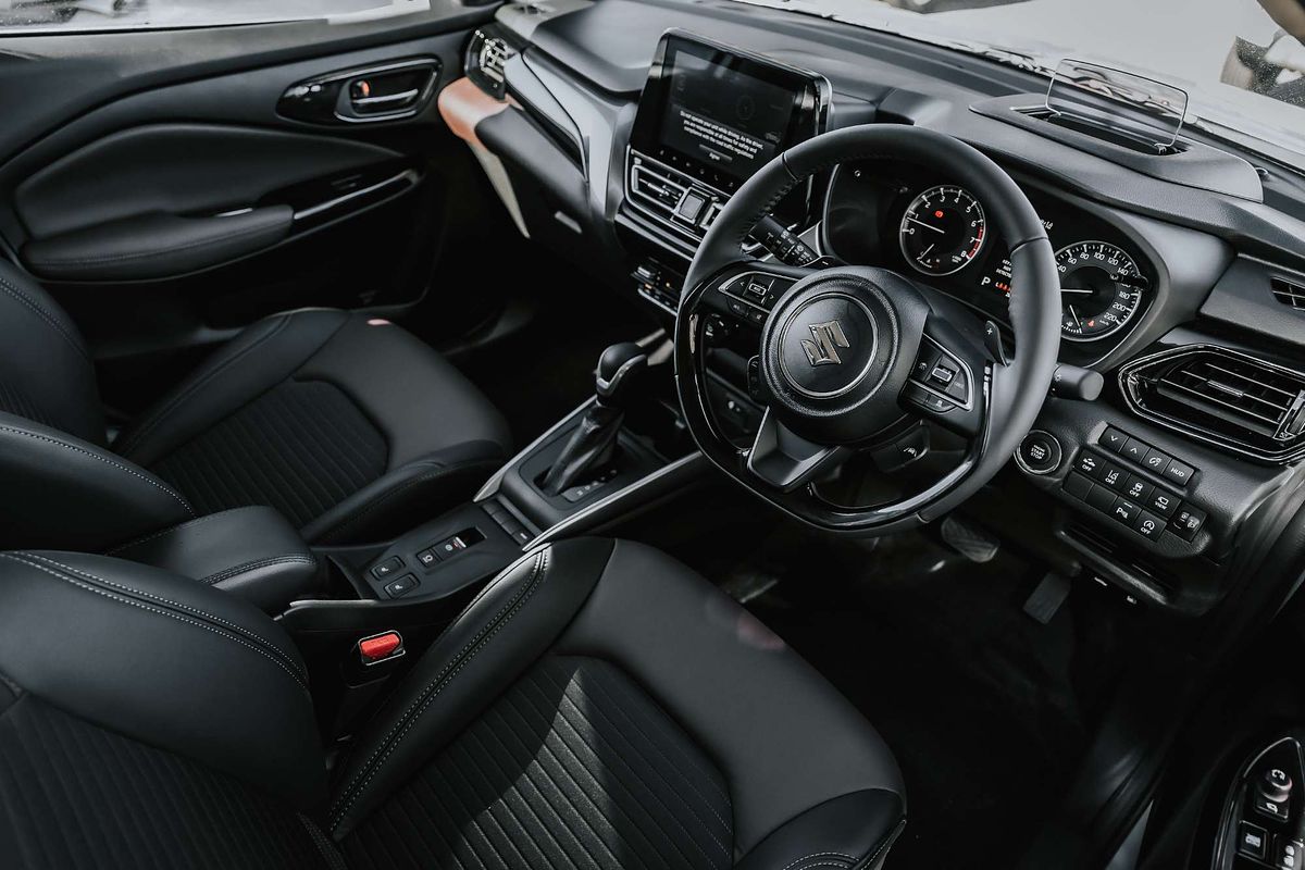 2025 Suzuki Swift Hybrid Plus UZ