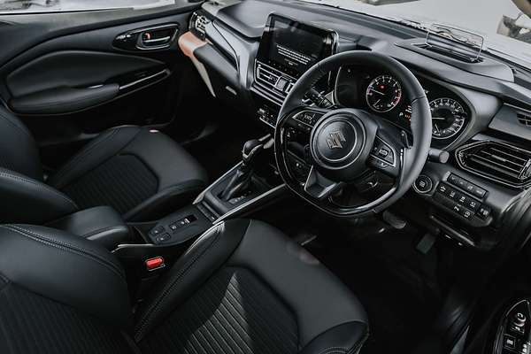 2025 Suzuki Swift Hybrid Plus UZ