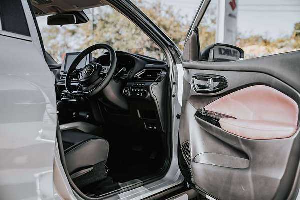 2025 Suzuki Swift Hybrid Plus UZ