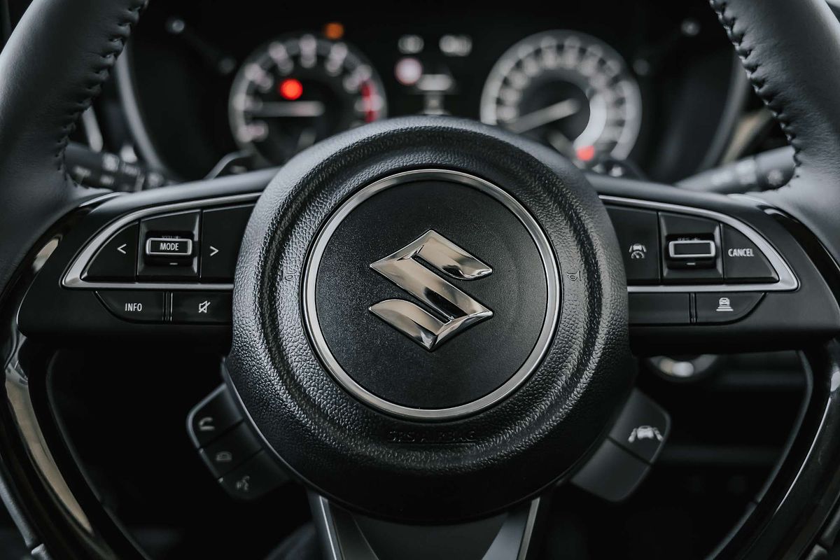 2025 Suzuki Swift Hybrid Plus UZ