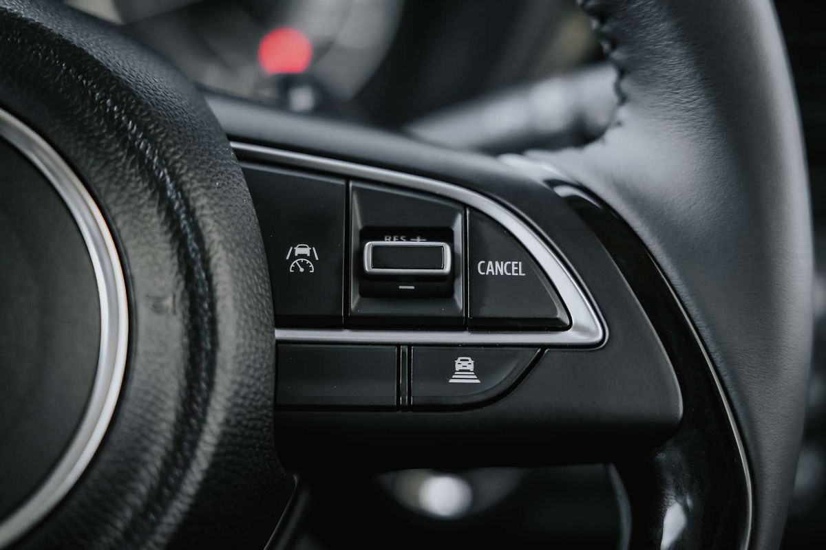 2025 Suzuki Swift Hybrid Plus UZ