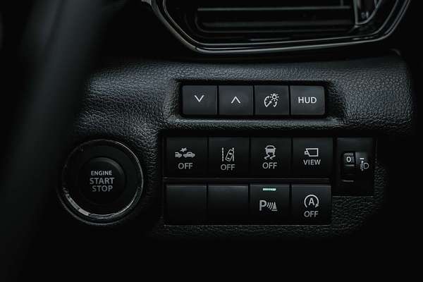 2025 Suzuki Swift Hybrid Plus UZ