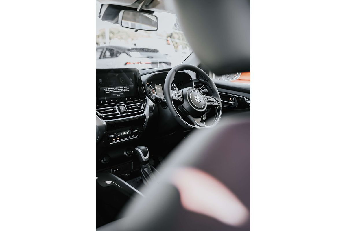 2025 Suzuki Swift Hybrid Plus UZ