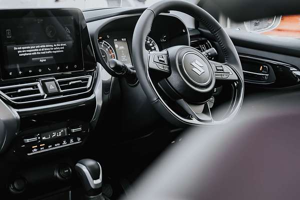 2025 Suzuki Swift Hybrid Plus UZ