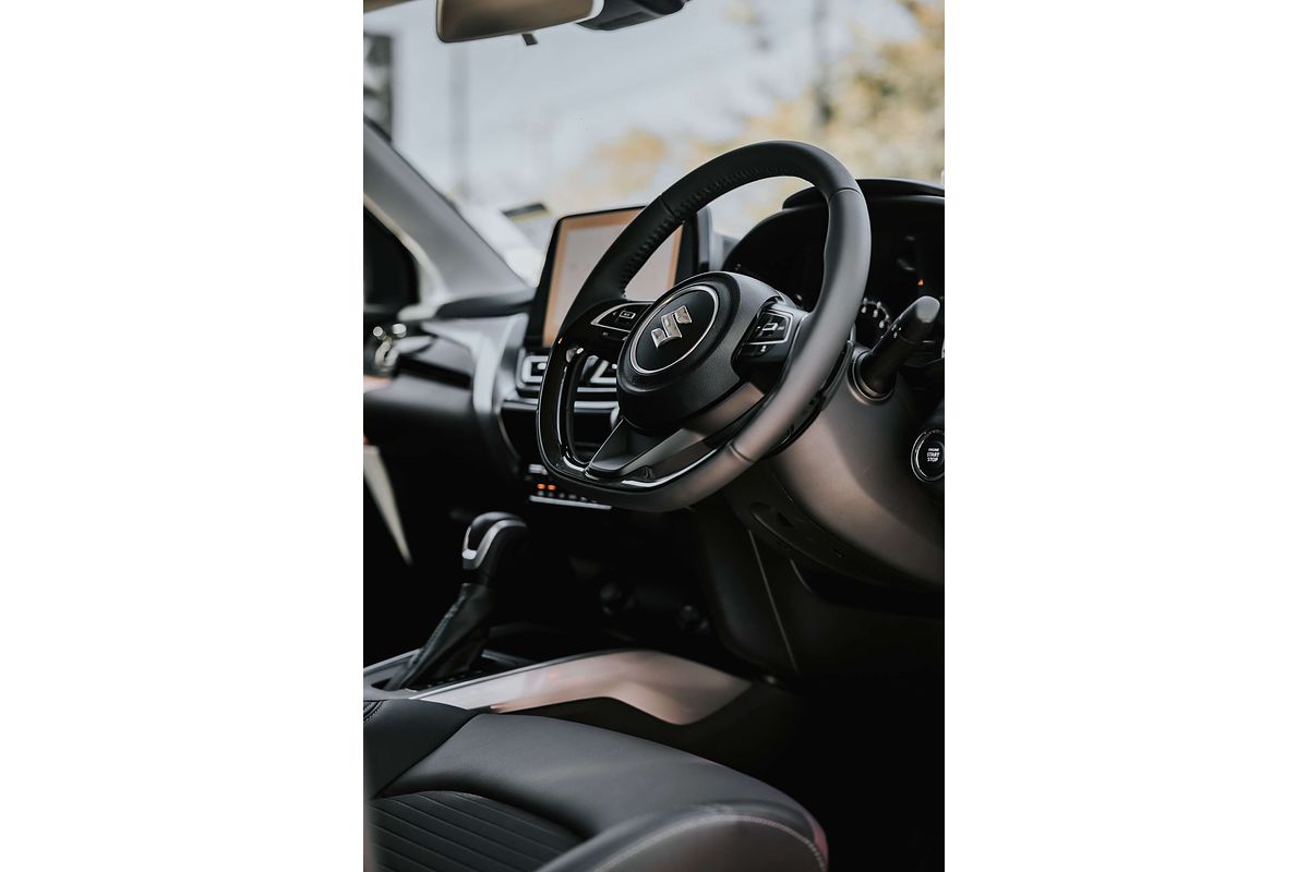 2025 Suzuki Swift Hybrid Plus UZ