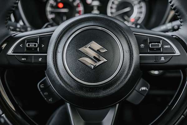 2025 Suzuki Swift Hybrid Plus UZ